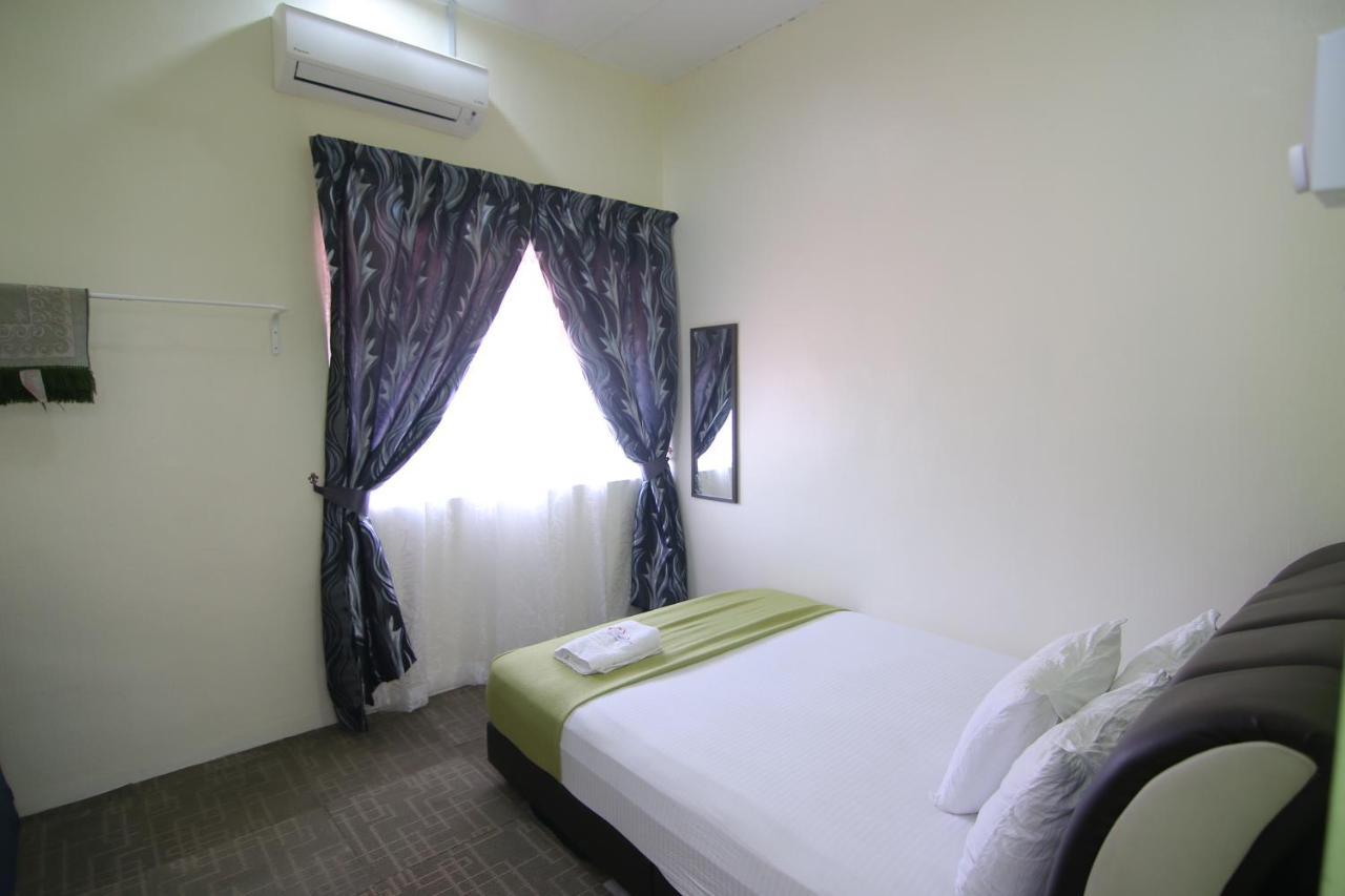 Homestay Hj Esmon 3 Uthm Parit Raja Eksteriør bilde